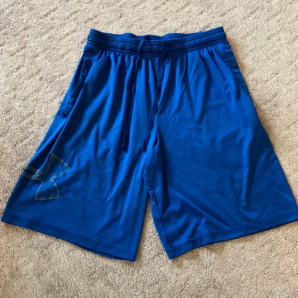 Under Armour Men’s Medium Athletic Shorts Loose fit EUC Sports